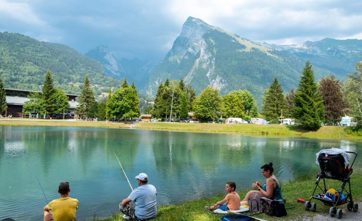 Bungalow 3 Chambres Pour 6 Pers Avec Climatisation Camping 3 Etoiles Samoëns Exteriér fotografie